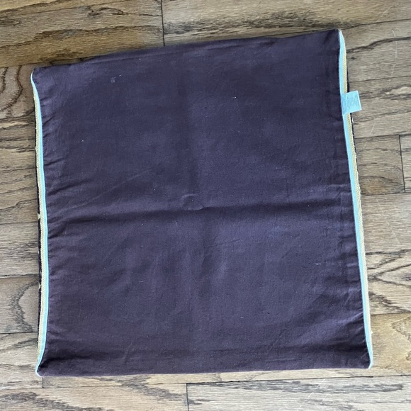 Embroidered decorative pillow case on zipper. Pre-owned in excellent condition - Picture 5 of 6